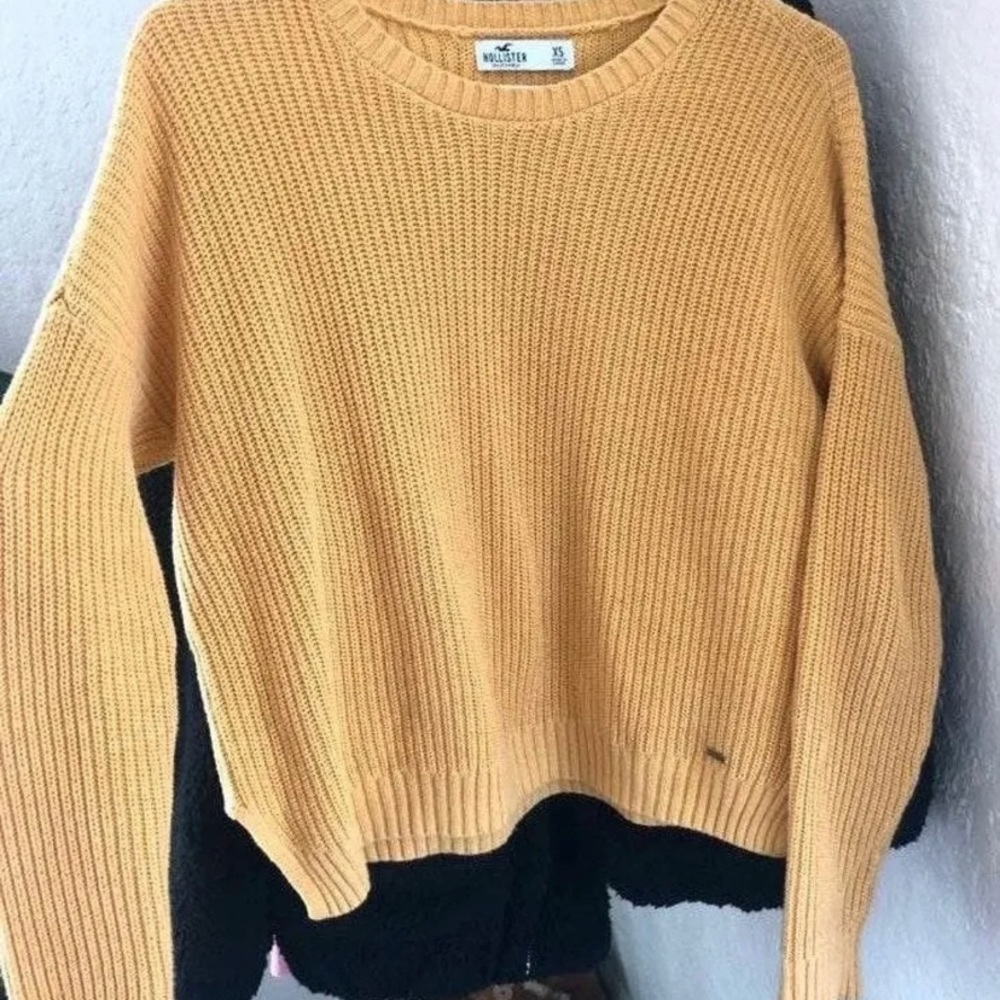 Hollister sweater